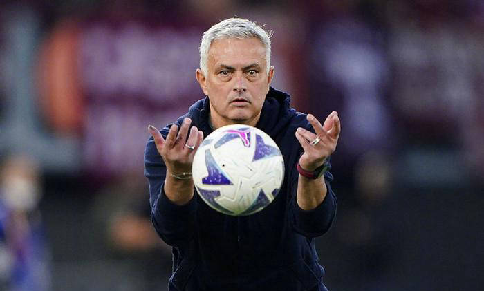 穆里尼奥回归本菲卡，面临魔鬼赛程挑战欧冠